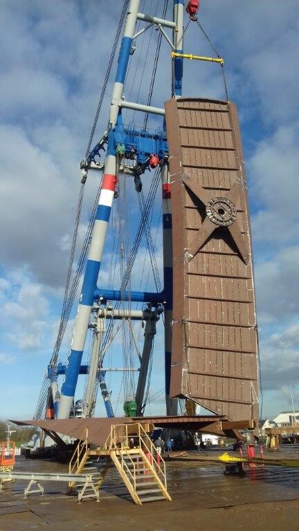 15 Hollandia Infra kantelen van brugdeel