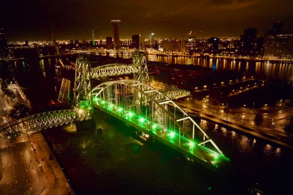 2021 05 10 Suurhoffbrug transport door Rotterdam Hef4 Eyecatcher iov Rijkswaterstaat.jpeg